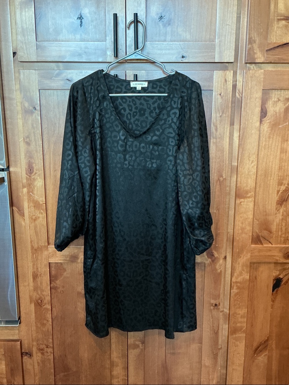 eesome Black Leopard-Print Shift Dress